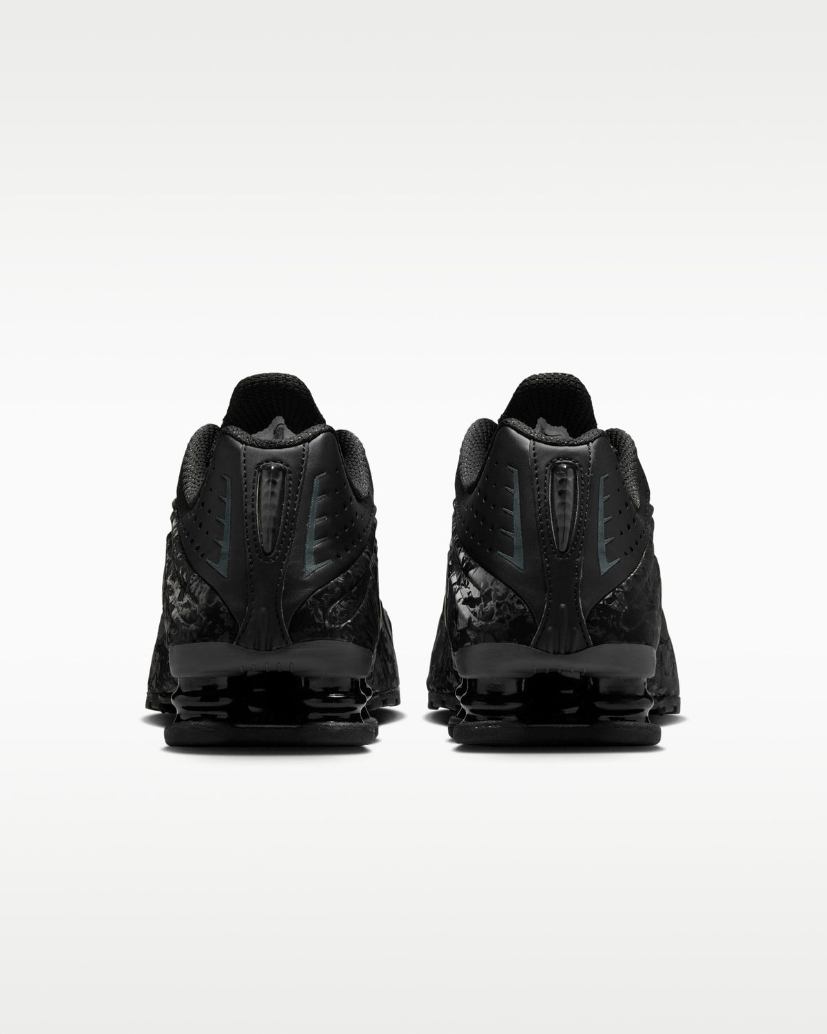 Nike Shox R4 “Black DK Smoke Grey”