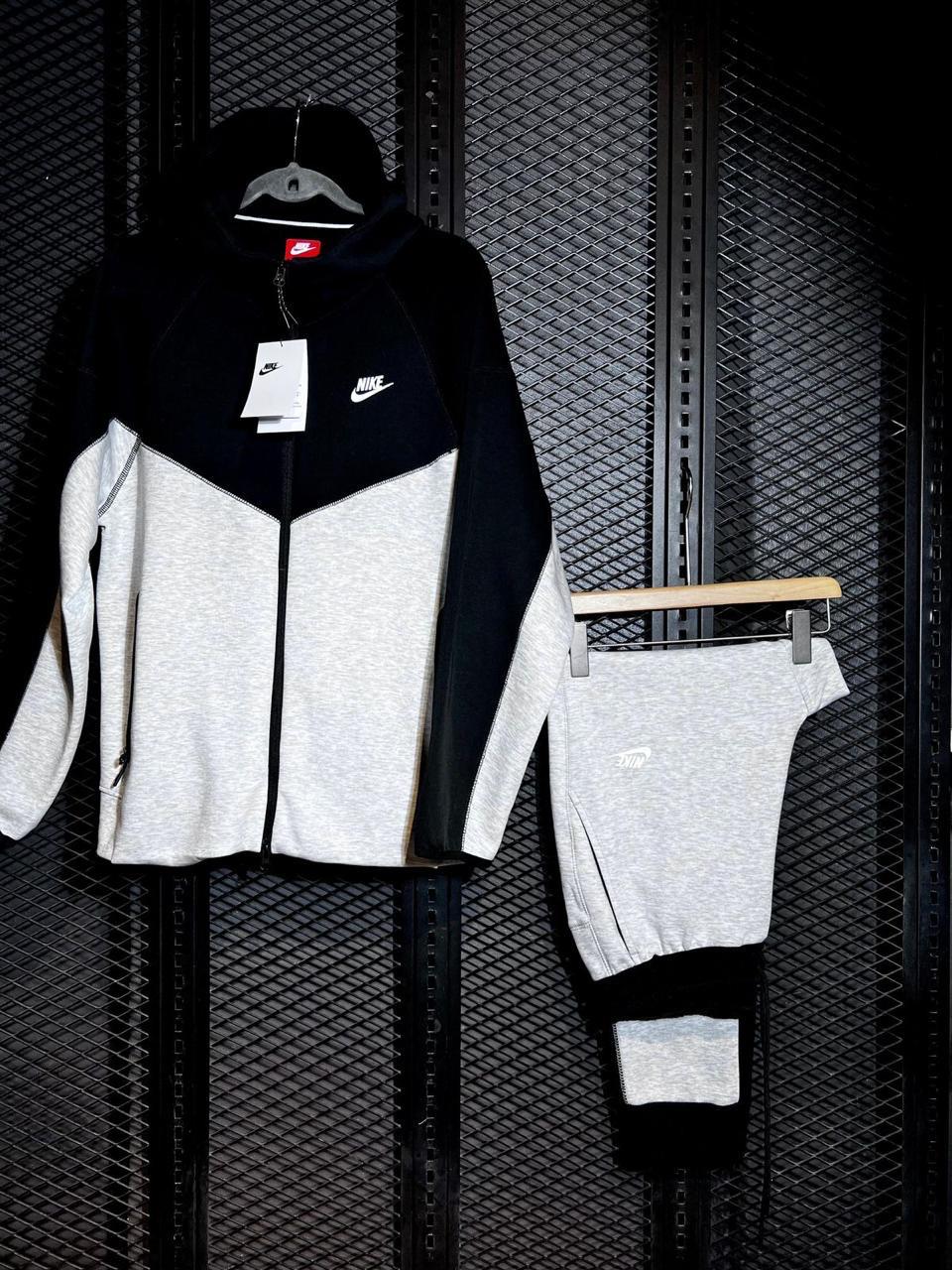 Nike Tech Fleece 'black/Grey'