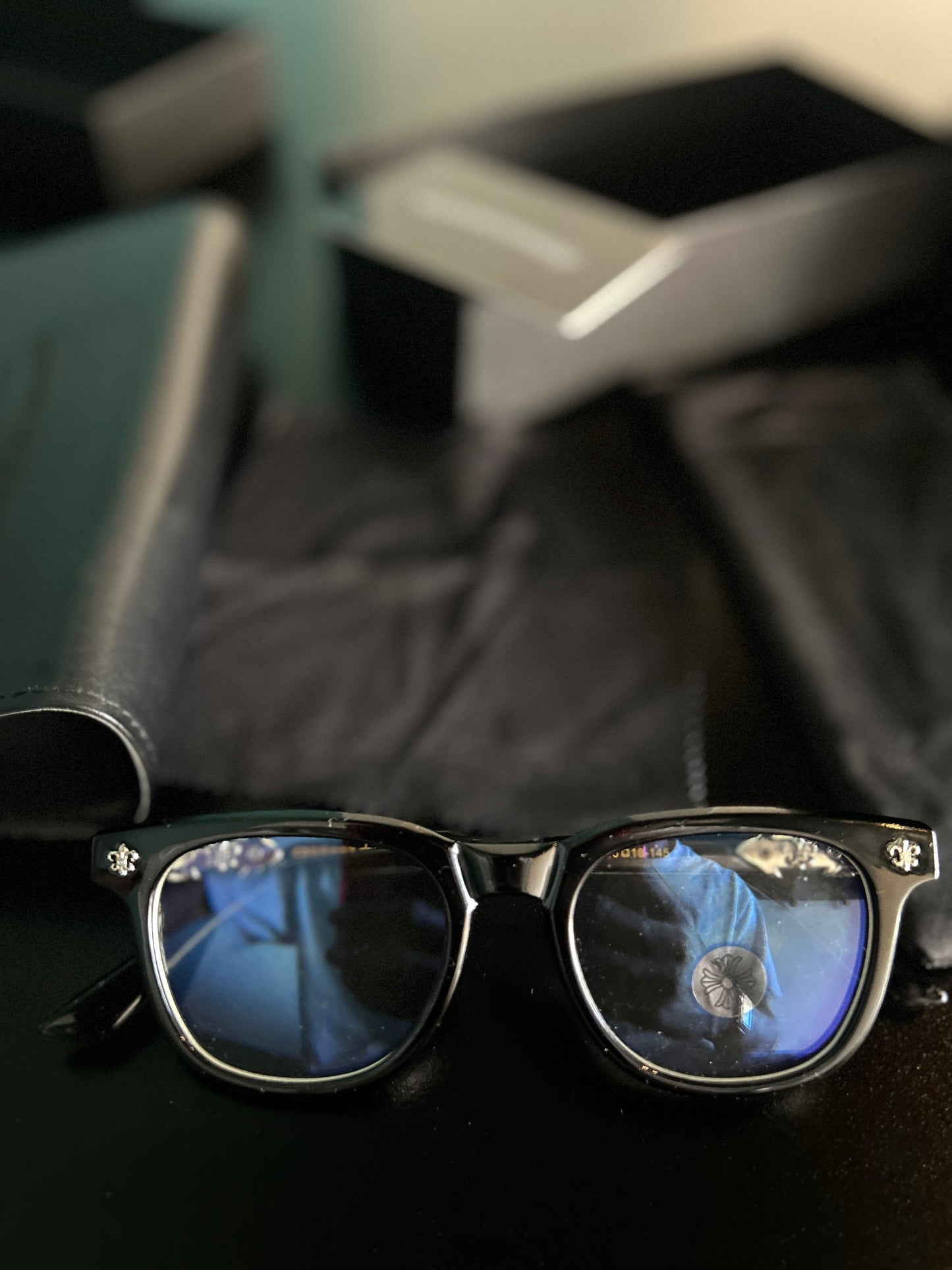 Chrome heart glasses - black & silver badges