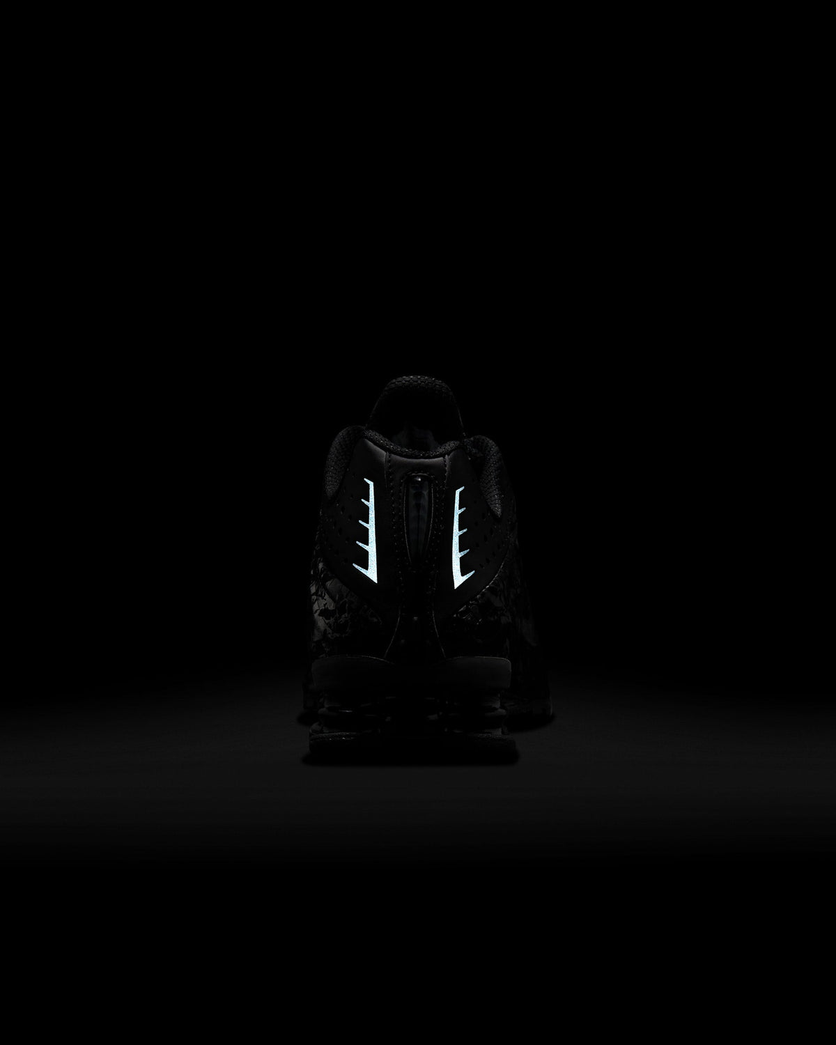 Nike Shox R4 “Black DK Smoke Grey”
